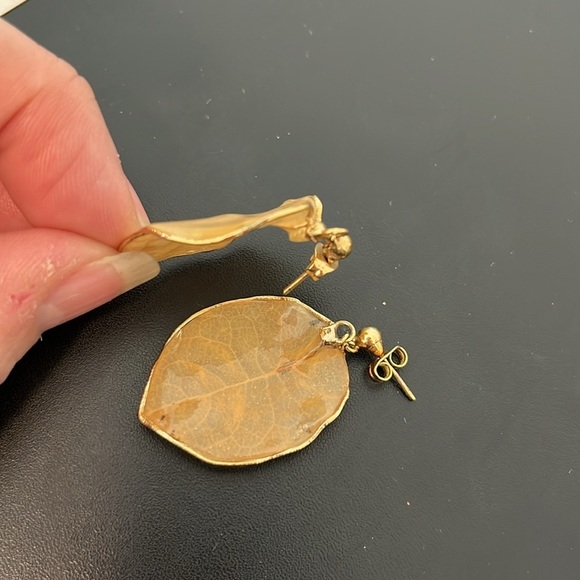 Vintage Gold Leaf Earrings - Picture 5 of 5